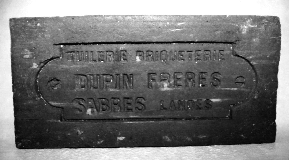 brique sabres.JPG (81011 octets)