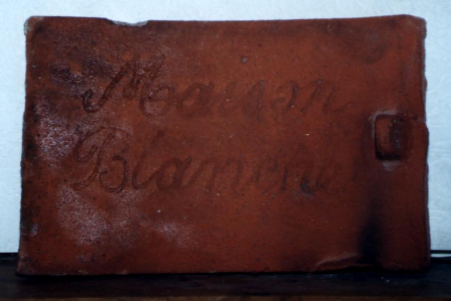 tuile maison blanche.JPG (44345 octets)